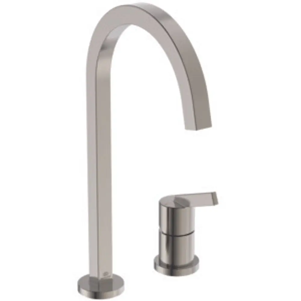 Zweihand-Küchenarmatur von Ideal Standard mit einem hohen, geraden Auslauf und separatem Bedienhebel. Ausführung in mattem Silber.